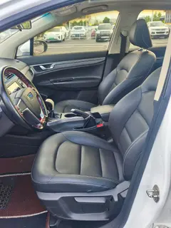 Geely Emgrand GS 2016 Elegant Edition 1.8L Manual collar type interior photo 9