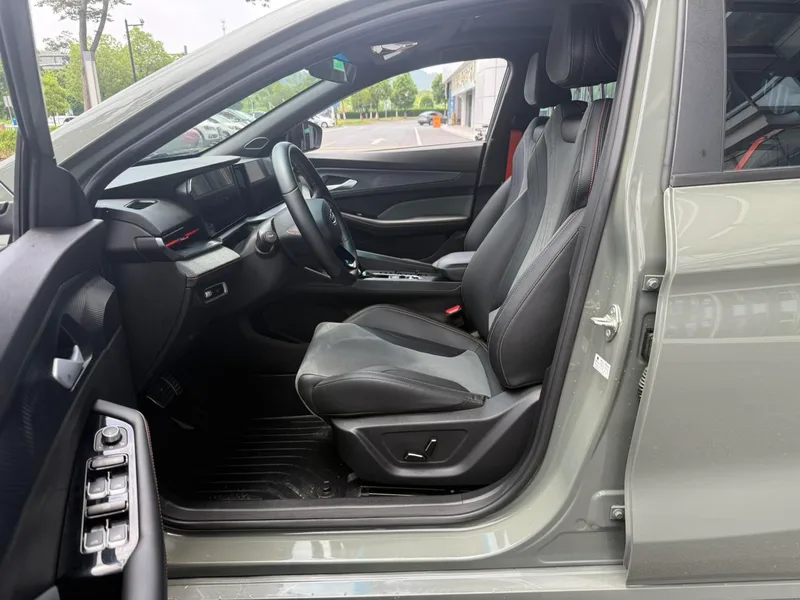 Geely Binrui 2022 Binrui COOL 1.5T DCT Versión Thunder exterior foto 4 Geely Binrui 2022 Binrui COOL 1.5T DCT Versión Thunder exterior foto 4
