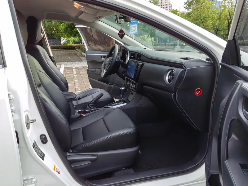 Toyota Corolla 2017 Restyling 1.2T S-CVT GL China V interior photo 11 Toyota Corolla 2017 Restyling 1.2T S-CVT GL China V interior photo 11