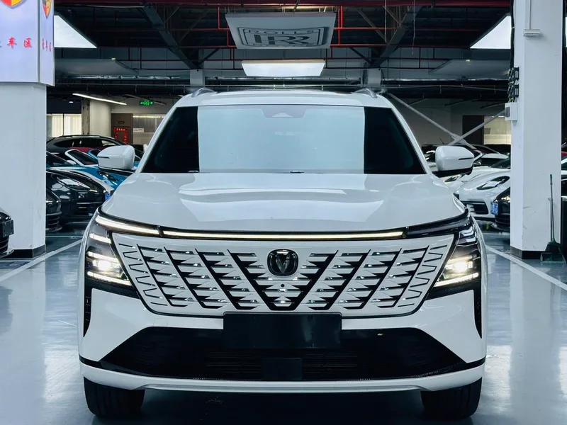 Changan CS75 PLUS 2026 Четвертое поколение 1.5T Новый синий кит экстерьер фото 2 Changan CS75 PLUS 2026 Четвертое поколение 1.5T Новый синий кит экстерьер фото 2