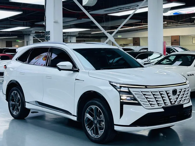 Changan CS75 PLUS 2026 Четвертое поколение 1.5T Новый синий кит экстерьер фото 3 Changan CS75 PLUS 2026 Четвертое поколение 1.5T Новый синий кит экстерьер фото 3