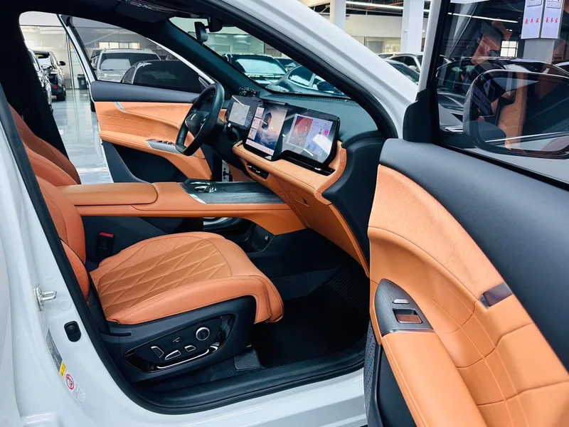Changan CS75 PLUS 2026 Четвертое поколение 1.5T Новый синий кит экстерьер фото 8 Changan CS75 PLUS 2026 Четвертое поколение 1.5T Новый синий кит экстерьер фото 8