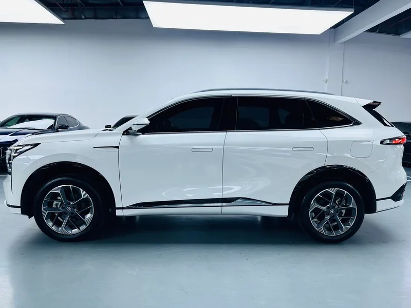 Changan CS75 PLUS 2026 Четвертое поколение 1.5T Новый синий кит интерьер фото 12 Changan CS75 PLUS 2026 Четвертое поколение 1.5T Новый синий кит интерьер фото 12