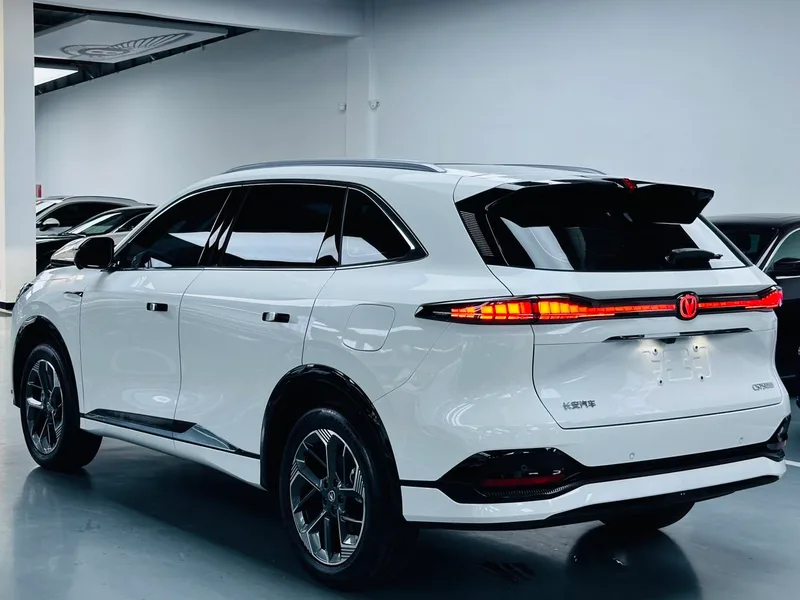 Changan CS75 PLUS 2026 Четвертое поколение 1.5T Новый синий кит интерьер фото 13 Changan CS75 PLUS 2026 Четвертое поколение 1.5T Новый синий кит интерьер фото 13