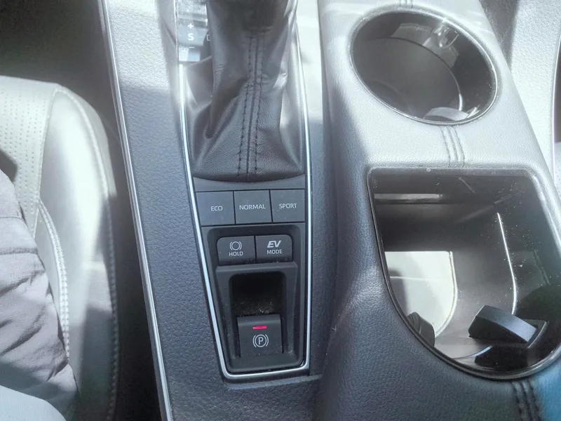 Toyota Avalon 2019 Dual Power 2.5L Luxury Edition Country VI interior photo 14