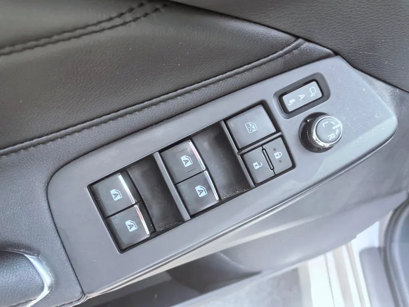 Toyota Avalon 2019 Dual Power 2.5L Luxury Edition Country VI interior photo 18