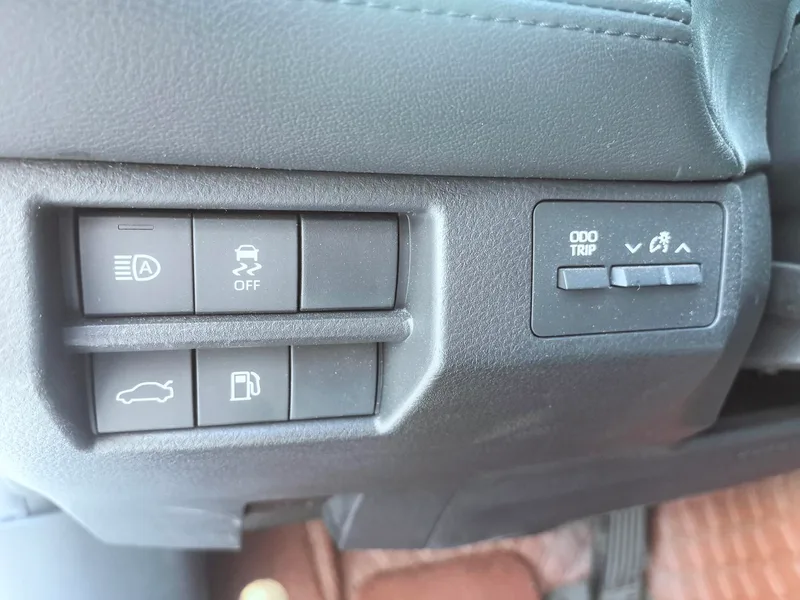 Toyota Avalon 2019 Dual Power 2.5L Luxury Edition Country VI interior photo 19