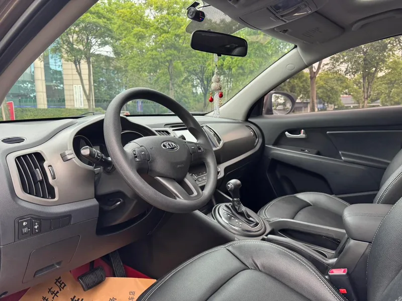 Kia Sportage 2016 2.0L Automatic two-drive version GL interior photo 7 Kia Sportage 2016 2.0L Automatic two-drive version GL interior photo 7