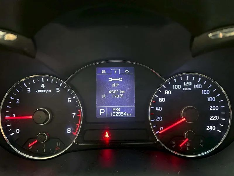 Kia K3 2013 1.6L Automatic GLS interior photo 6 Kia K3 2013 1.6L Automatic GLS interior photo 6