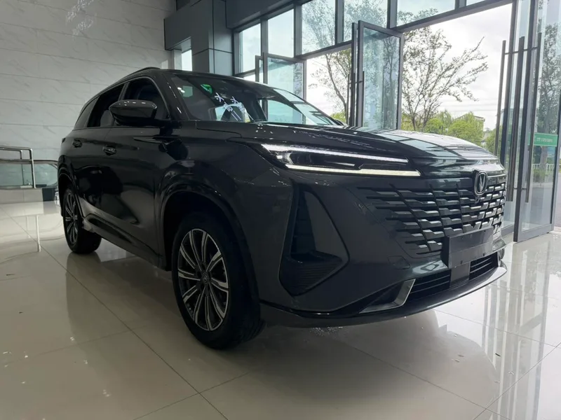 Changan CS75 PLUS 2023 Third generation 1.5T Automatic Deluxe exterior photo 3 Changan CS75 PLUS 2023 Third generation 1.5T Automatic Deluxe exterior photo 3