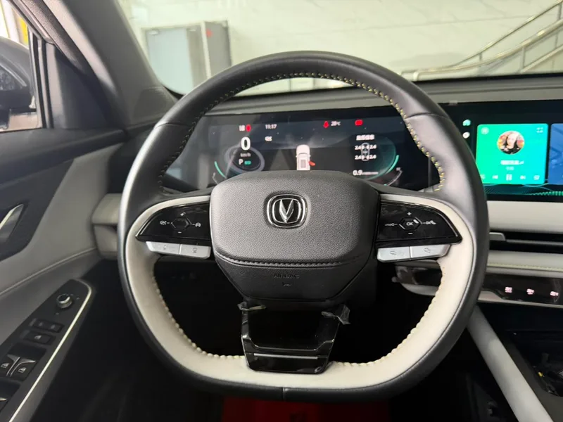 Changan CS75 PLUS 2023 Third generation 1.5T Automatic Deluxe interior photo 9 Changan CS75 PLUS 2023 Third generation 1.5T Automatic Deluxe interior photo 9