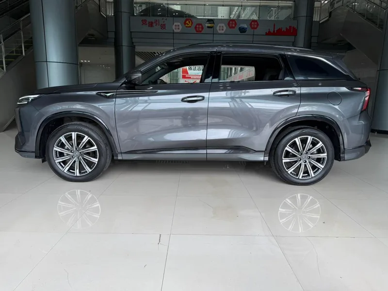 Changan CS75 PLUS 2023 Third generation 1.5T Automatic Deluxe interior photo 11 Changan CS75 PLUS 2023 Third generation 1.5T Automatic Deluxe interior photo 11