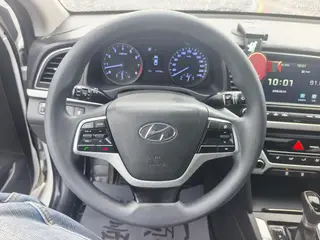Hyundai Elantra Lingdong 2018 1.6L Automatic 15 Anniversary Special Edition interior photo 15