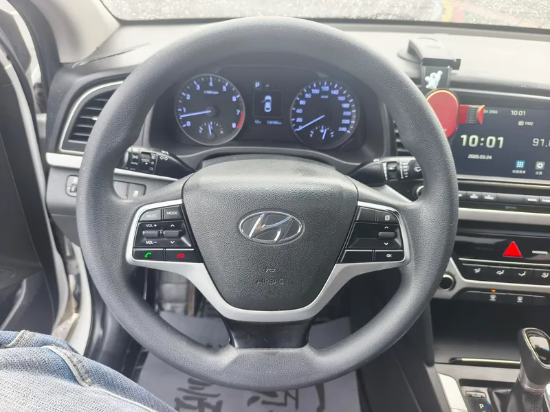 Hyundai Elantra Lingdong 2018 1.6L Automatic 15 Anniversary Special Edition interior photo 15