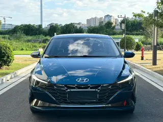 Hyundai Elantra 2021 1.5L CVT LUX Versión de lujo exterior foto 2