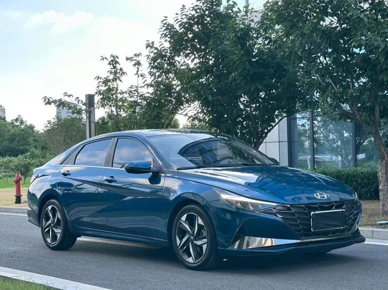 Hyundai Elantra 2021 1.5L CVT LUX Versión de lujo exterior foto 3