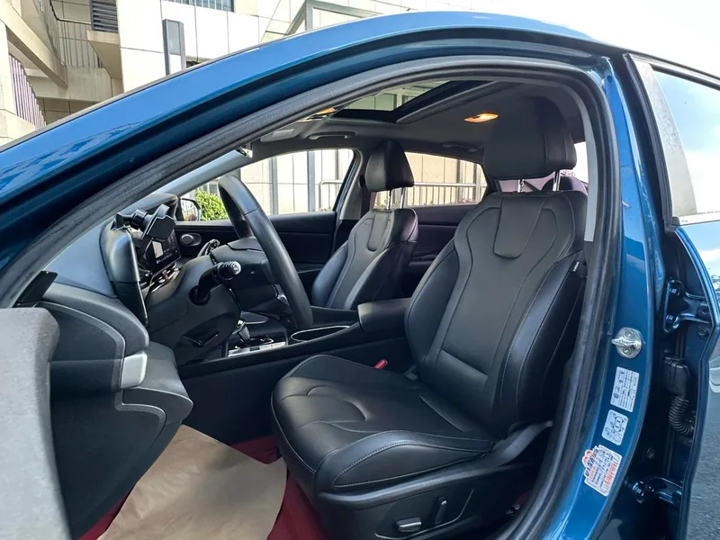 Hyundai Elantra 2021 1.5L CVT LUX Versión de lujo exterior foto 4