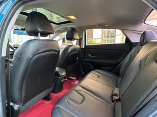 Hyundai Elantra 2021 1.5L CVT LUX Versión de lujo interior foto 11