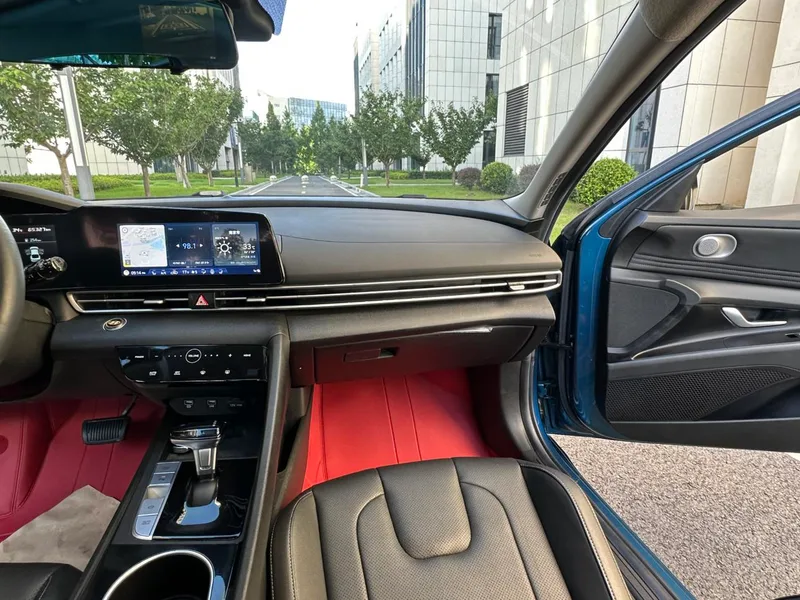 Hyundai Elantra 2021 1.5L CVT LUX Versión de lujo interior foto 15