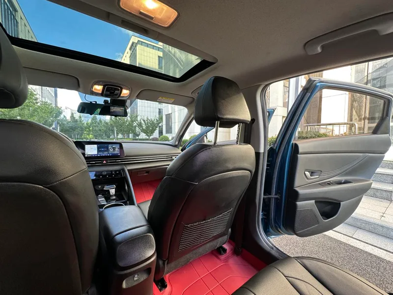 Hyundai Elantra 2021 1.5L CVT LUX Versión de lujo interior foto 18