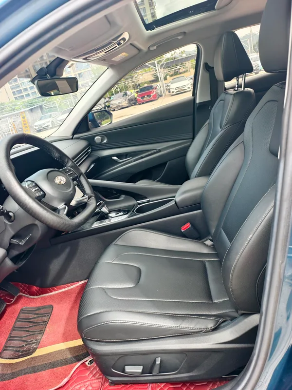 Hyundai Elantra 2021 1.5L CVT LUX Premium Edition interior photo 15 Hyundai Elantra 2021 1.5L CVT LUX Premium Edition interior photo 15