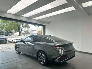 Hyundai Elantra 2023 1.5L CVT GLX Versión de élite interior foto 7