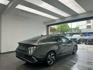 Hyundai Elantra 2023 1.5L CVT GLX Versión de élite interior foto 9