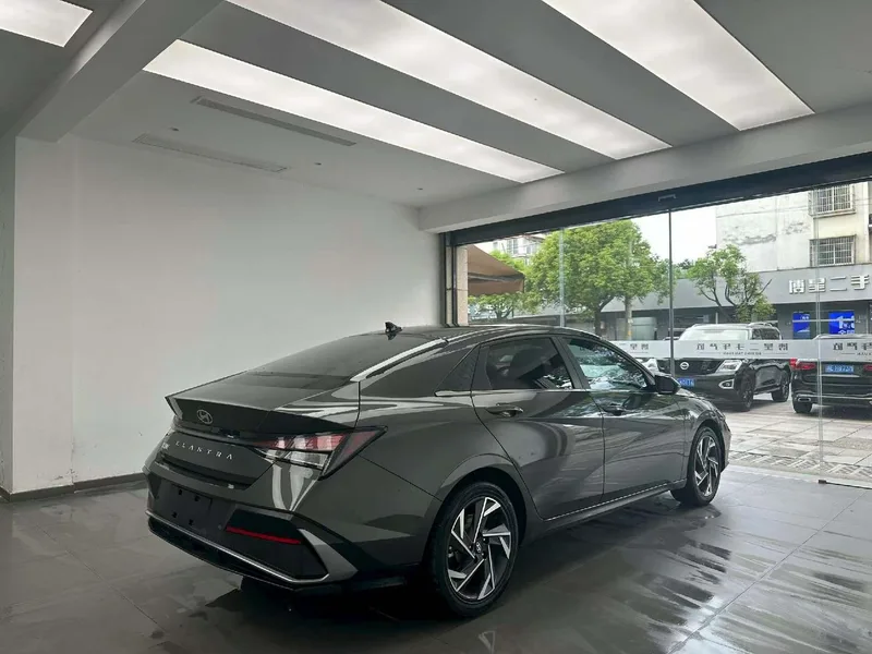 Hyundai Elantra 2023 1.5L CVT GLX Versión de élite interior foto 9