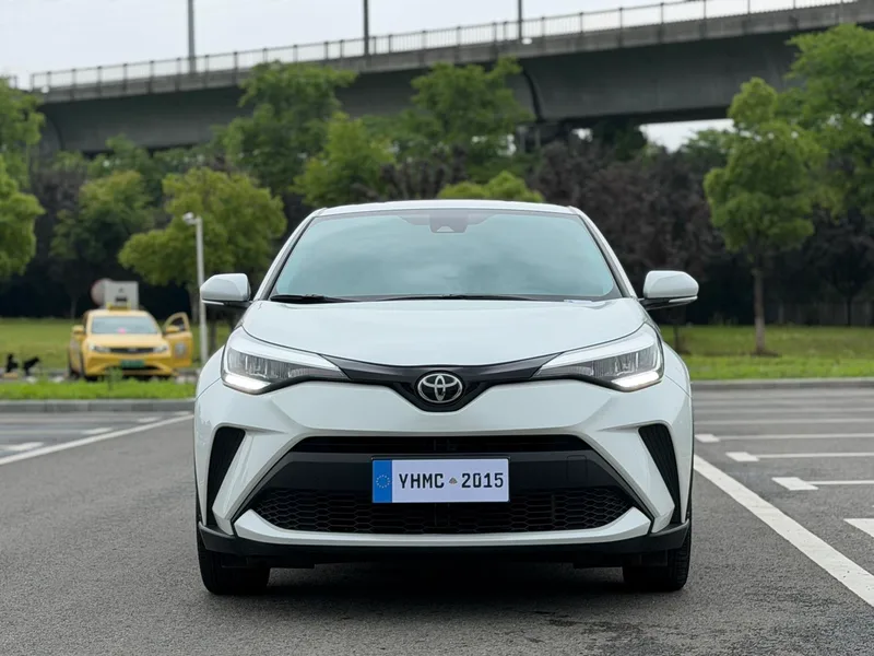 Toyota C-HR 2022 2.0L Versión líder exterior foto 2