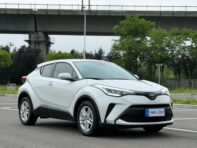 Toyota C-HR 2022 2.0L Versión líder exterior foto 3