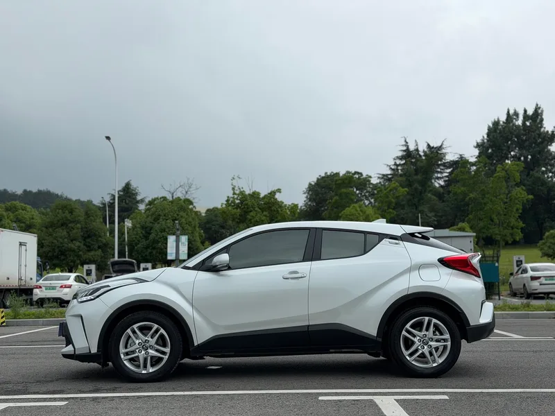 Toyota C-HR 2022 2.0L Versión líder exterior foto 4