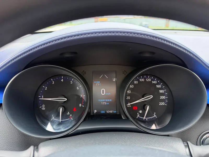 Toyota C-HR 2022 2.0L Versión líder interior foto 11