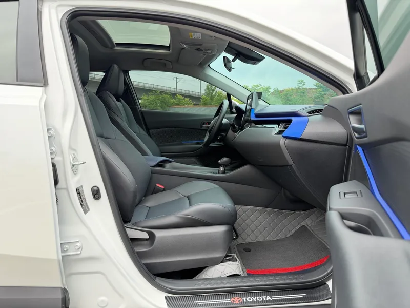 Toyota C-HR 2022 2.0L Versión líder interior foto 13