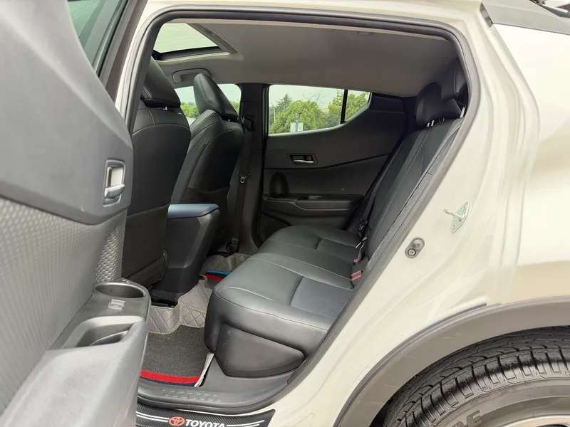 Toyota C-HR 2022 2.0L Versión líder interior foto 16