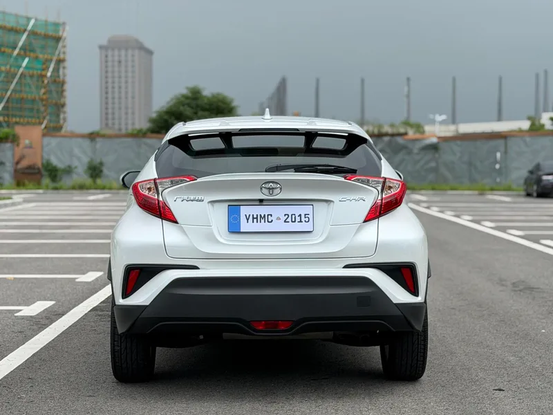 Toyota C-HR 2022 2.0L Versión líder interior foto 17