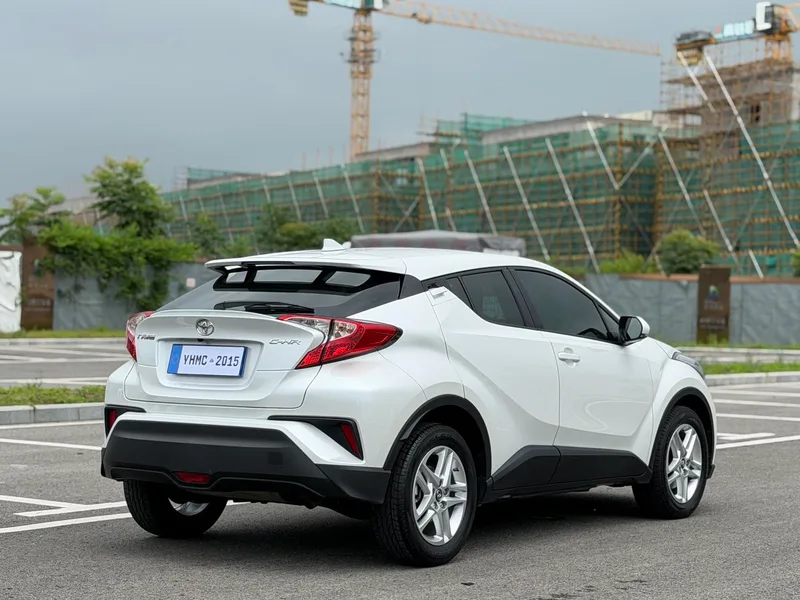 Toyota C-HR 2022 2.0L Versión líder interior foto 19