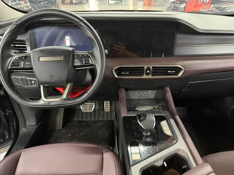 Jetour X90 PLUS 2024 1.6TD DCT Семейная счастливая версия интерьер фото 11