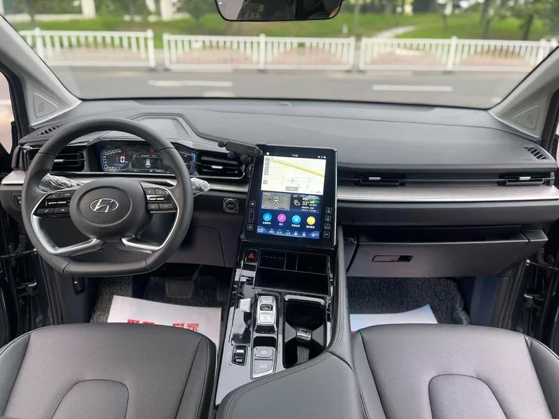 Hyundai Custo 2021 270TGDi Premium Edition LUX interior photo 13 Hyundai Custo 2021 270TGDi Premium Edition LUX interior photo 13