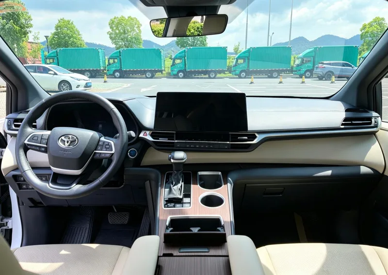 Toyota Granvia 2023 Intelligent electric hybrid double engine 2.5L Noble PLUS exterior photo 5