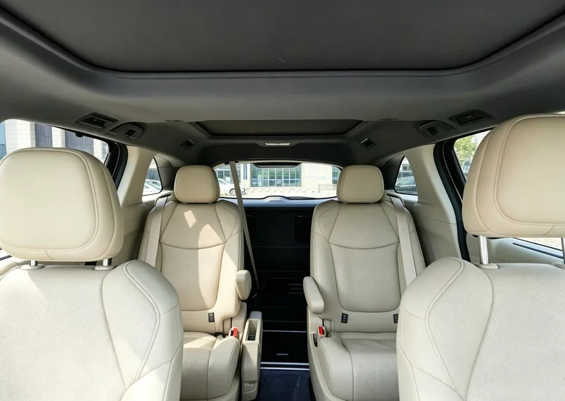 Toyota Granvia 2023 Intelligent electric hybrid double engine 2.5L Noble PLUS interior photo 7
