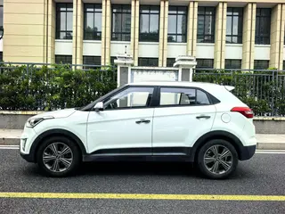 Hyundai ix25 2015 2.0L Automatic two-drive intelligent type GLS exterior photo 3 Hyundai ix25 2015 2.0L Automatic two-drive intelligent type GLS exterior photo 3