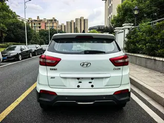 Hyundai ix25 2015 2.0L Automatic two-drive intelligent type GLS exterior photo 4 Hyundai ix25 2015 2.0L Automatic two-drive intelligent type GLS exterior photo 4