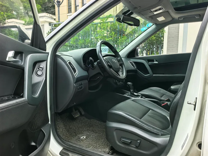 Hyundai ix25 2015 2.0L Automatic two-drive intelligent type GLS exterior photo 5 Hyundai ix25 2015 2.0L Automatic two-drive intelligent type GLS exterior photo 5