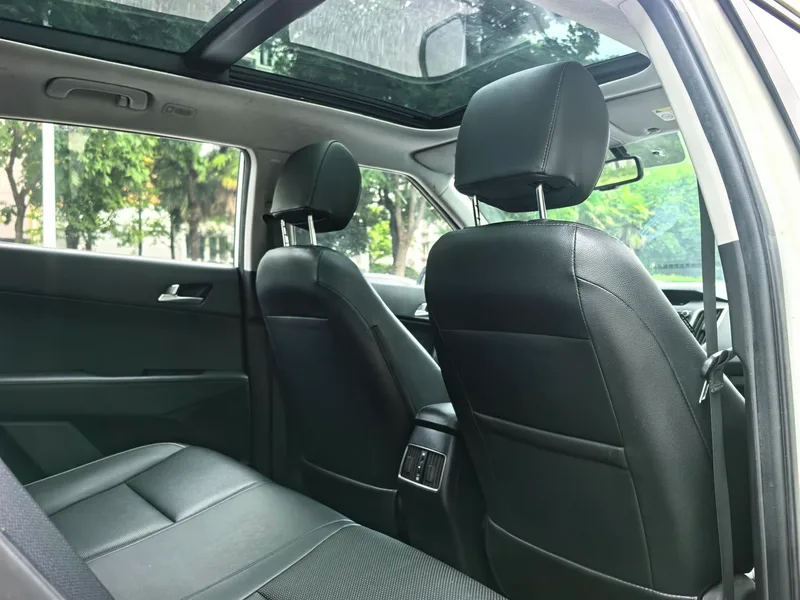 Hyundai ix25 2015 2.0L Automatic two-drive intelligent type GLS interior photo 10 Hyundai ix25 2015 2.0L Automatic two-drive intelligent type GLS interior photo 10