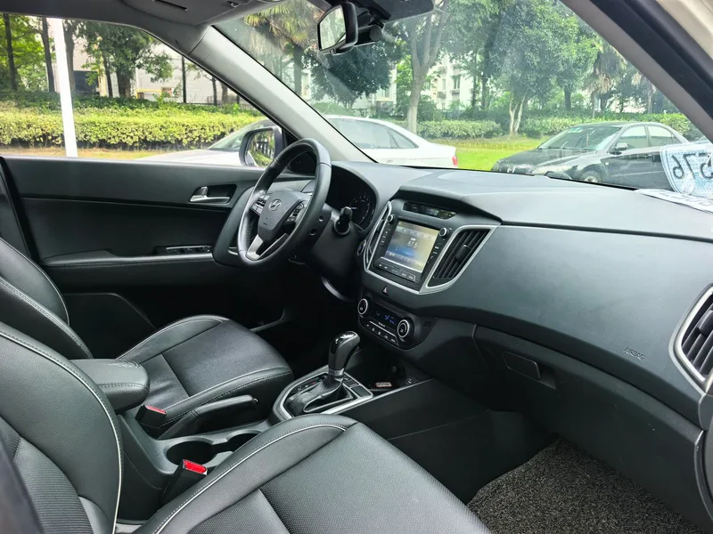 Hyundai ix25 2015 2.0L Automatic two-drive intelligent type GLS interior photo 12 Hyundai ix25 2015 2.0L Automatic two-drive intelligent type GLS interior photo 12