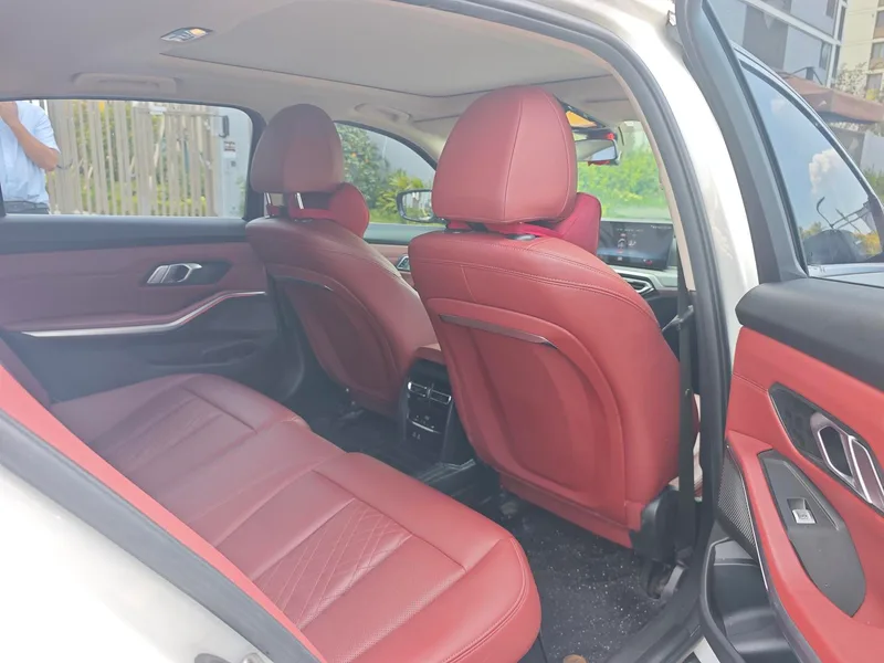 BMW 3 Series 2023 325Li M Conjunto deportivo interior foto 8 BMW 3 Series 2023 325Li M Conjunto deportivo interior foto 8