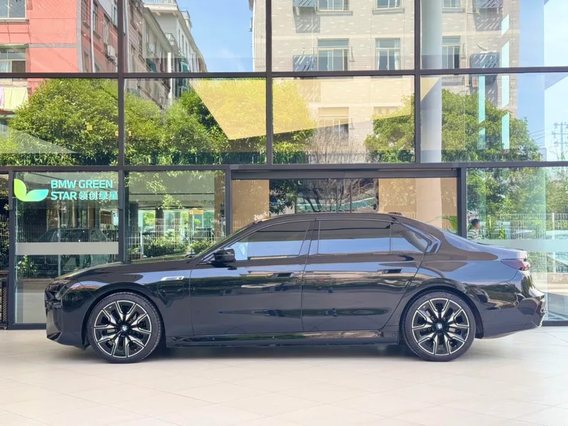 BMW i7 2023 M70L xDrive extérieur photo 3 BMW i7 2023 M70L xDrive extérieur photo 3