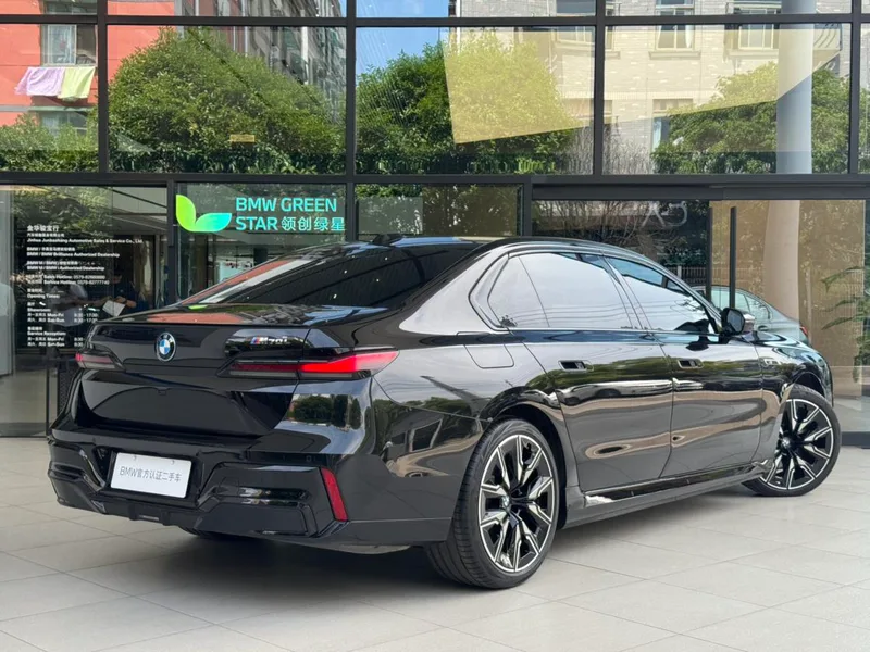 BMW i7 2023 M70L xDrive extérieur photo 4 BMW i7 2023 M70L xDrive extérieur photo 4