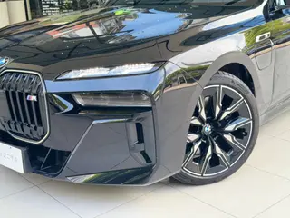 BMW i7 2023 M70L xDrive extérieur photo 6 BMW i7 2023 M70L xDrive extérieur photo 6