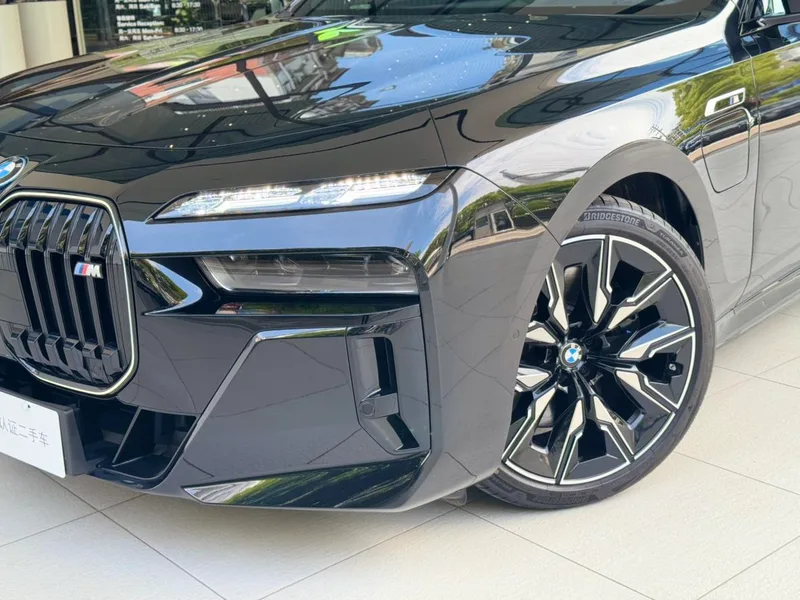 BMW i7 2023 M70L xDrive extérieur photo 6 BMW i7 2023 M70L xDrive extérieur photo 6